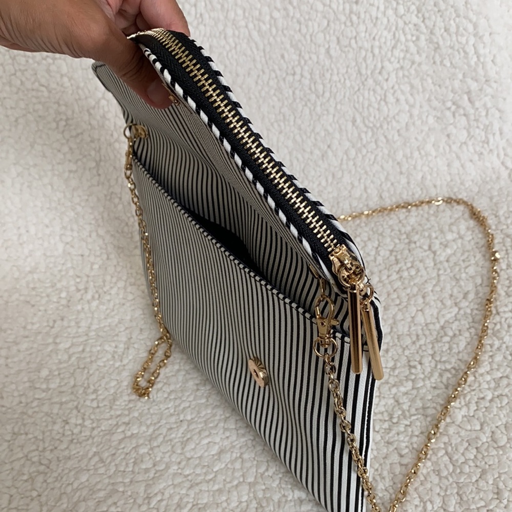 *NWOT* Urban Expressions Pinstripe Crossbody Bag - Picture 10 of 16